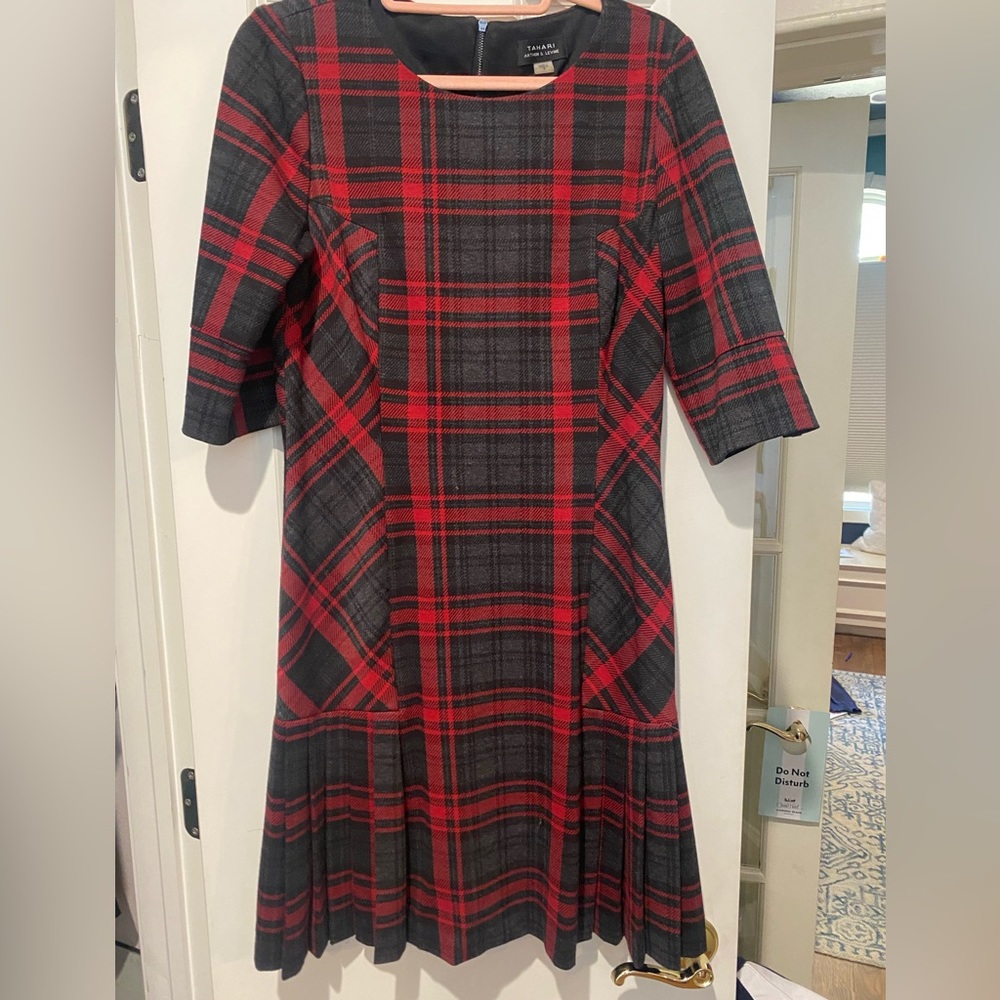 TAHARI dress